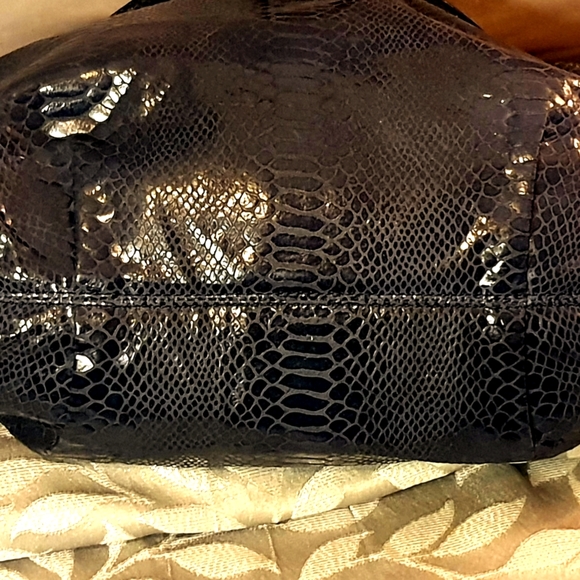 Michael Kors Large Patent Leather Snake Embossed Navy Blue Handbag.  - Picture 6 of 9